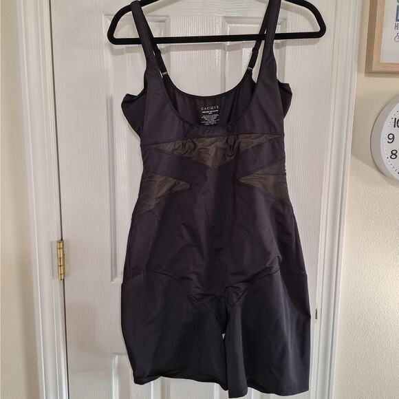 Cacique 26/28 light nude The Slimmer ultra high waist short shapewear - Picture 2 of 8